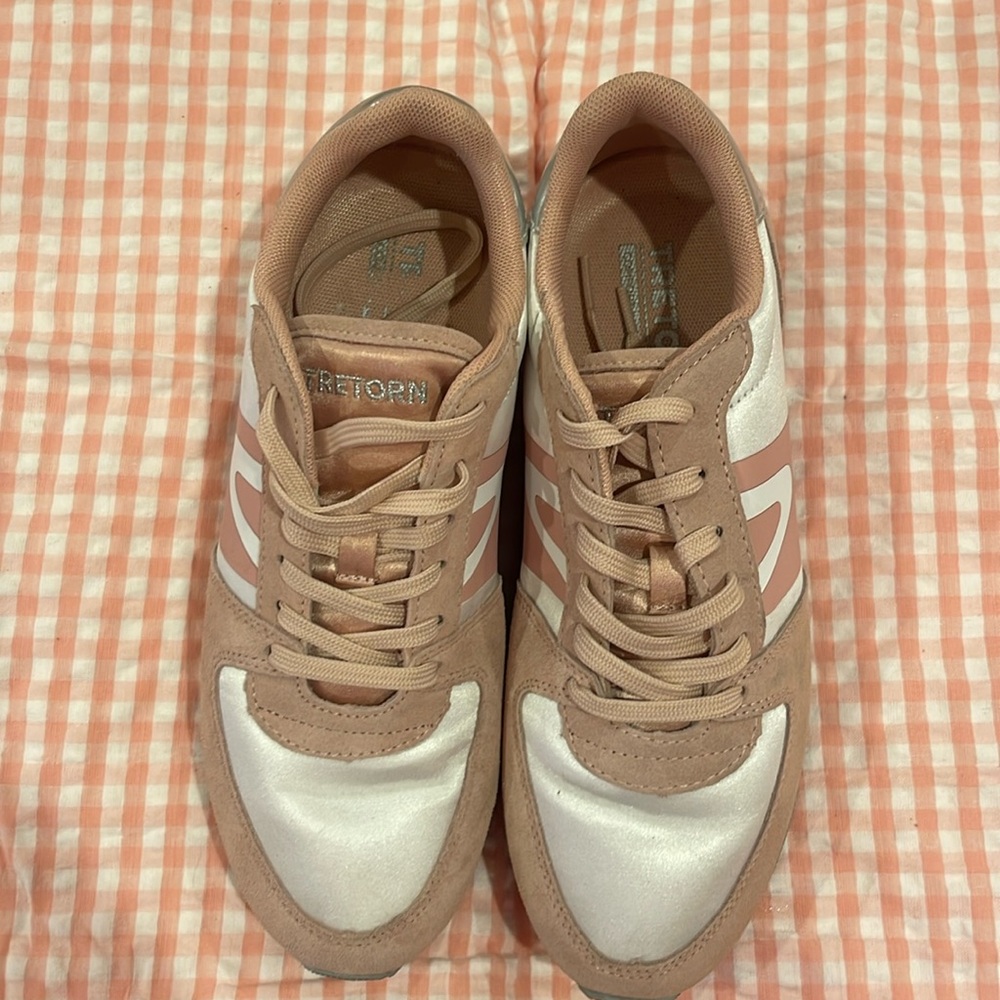 Tretorn Suede Loyola Pink and white Retro Sneakers , SZ 8.5